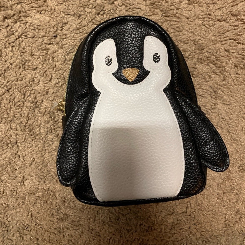 Like new penguin make up bag